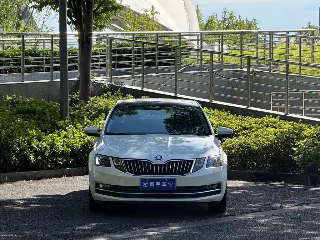 Skoda Octavia — фото 2