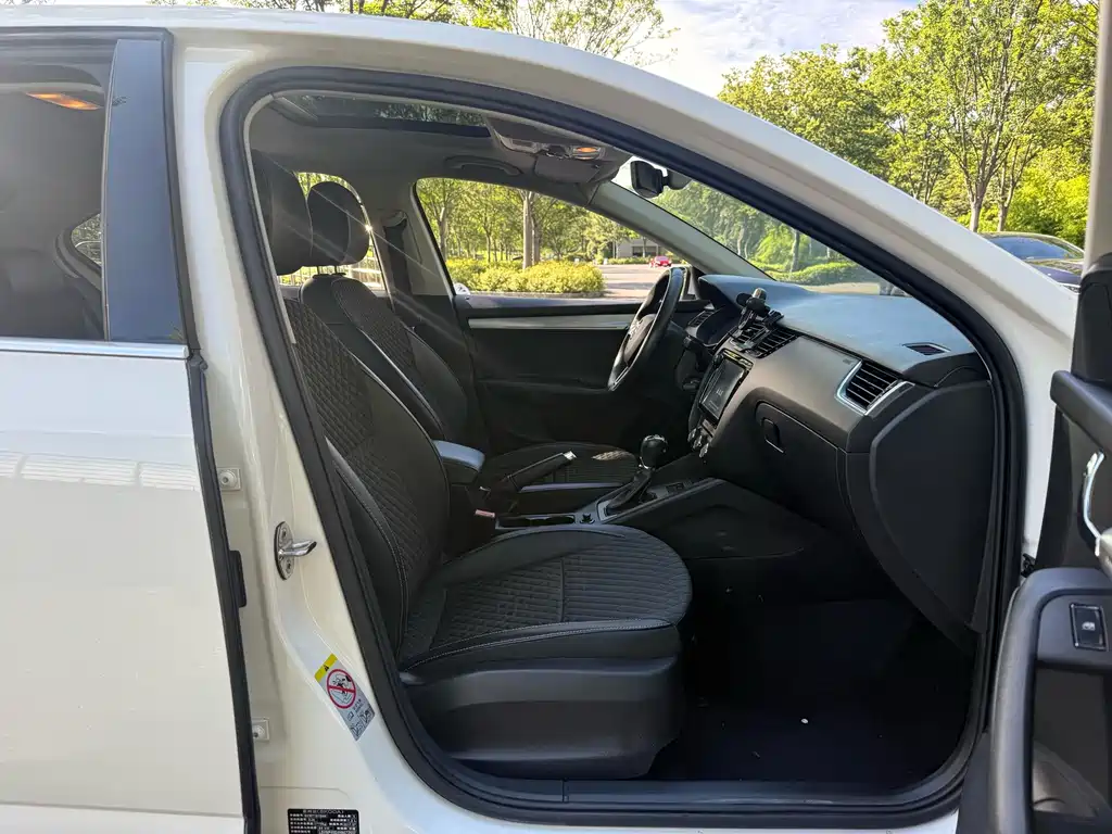 Skoda Octavia — фото 11