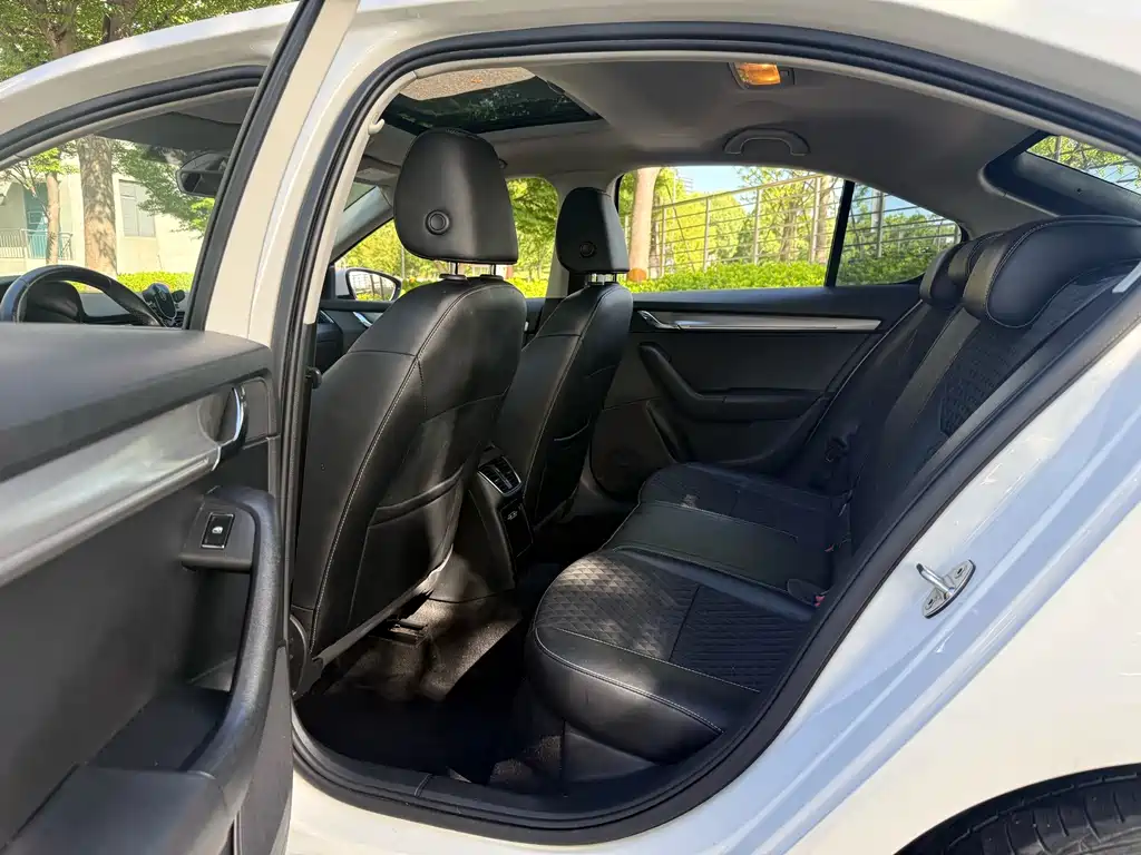 Skoda Octavia — фото 13