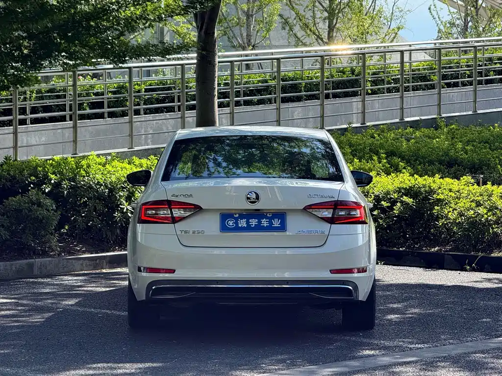 Skoda Octavia — фото 14
