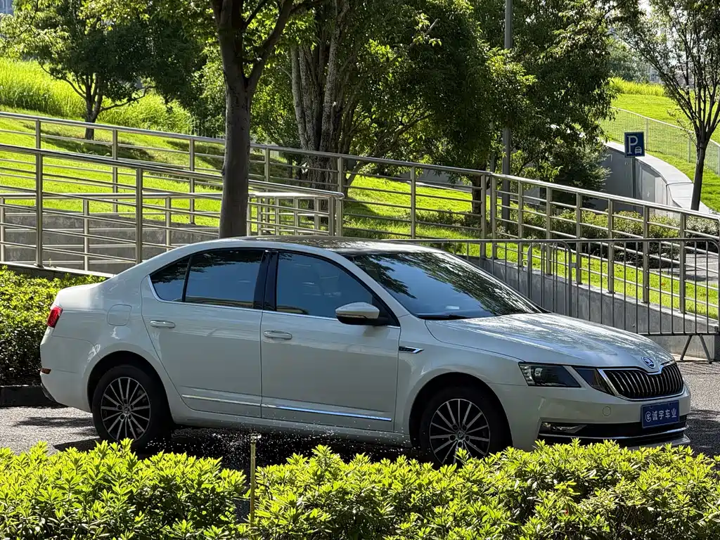 Skoda Octavia — фото 3
