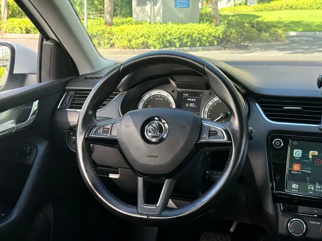 Skoda Octavia — фото 6