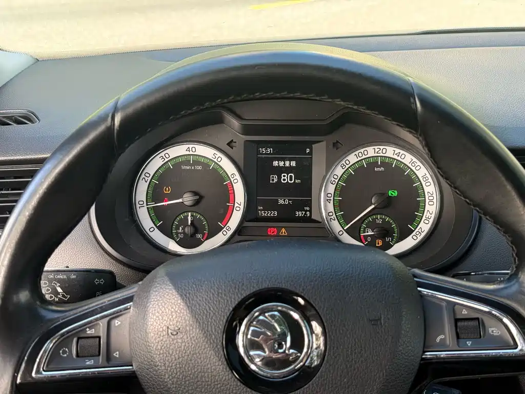 Skoda Octavia — фото 7