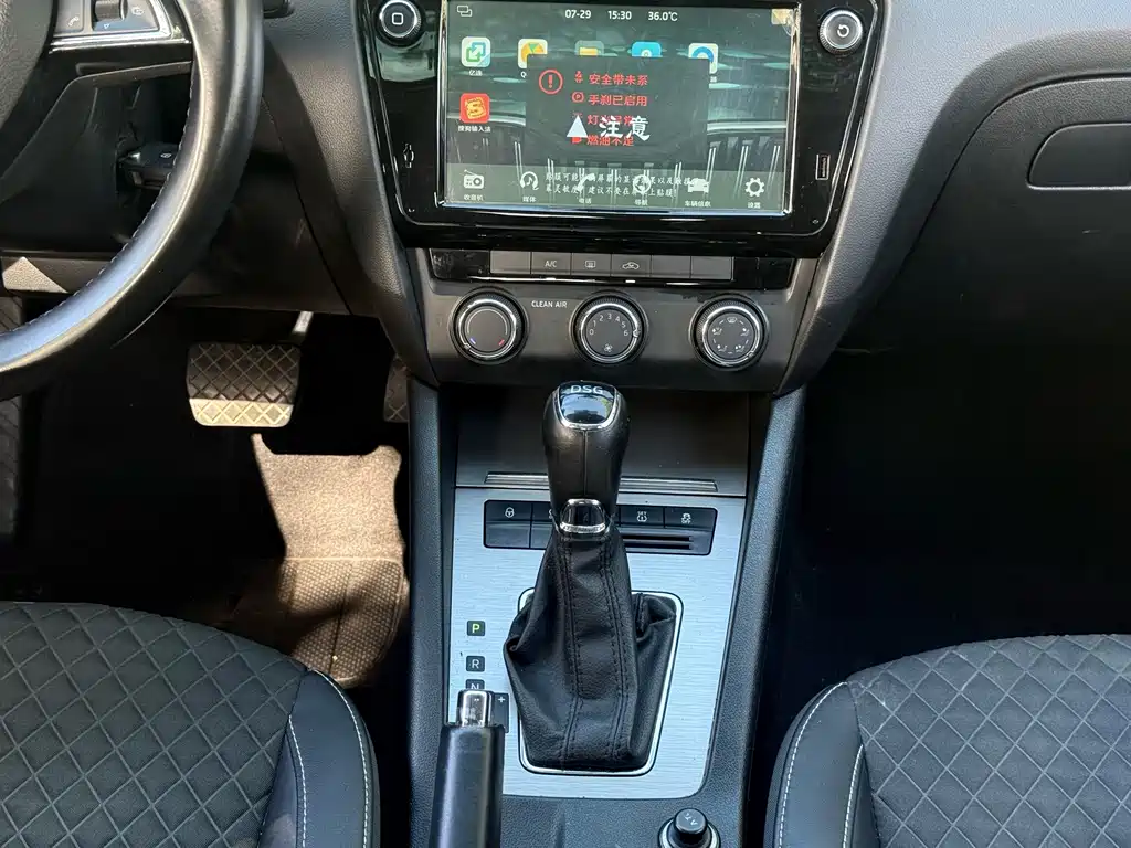Skoda Octavia — фото 9