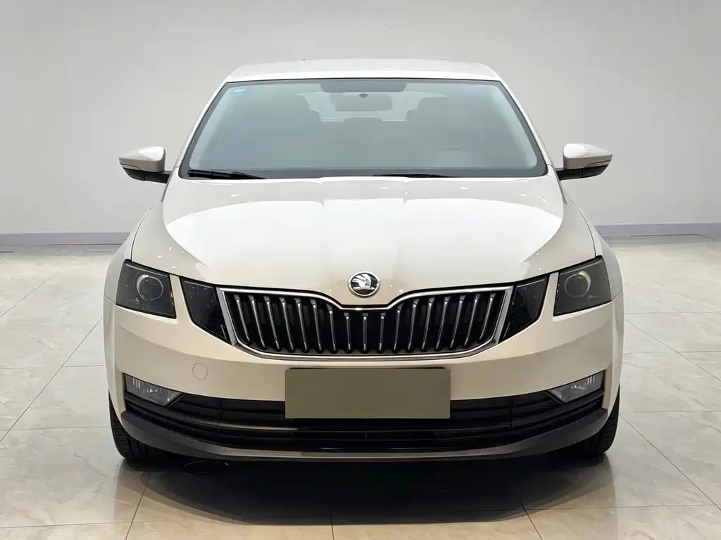 Skoda Octavia — фото 2
