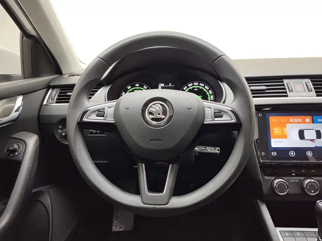 Skoda Octavia — фото 11