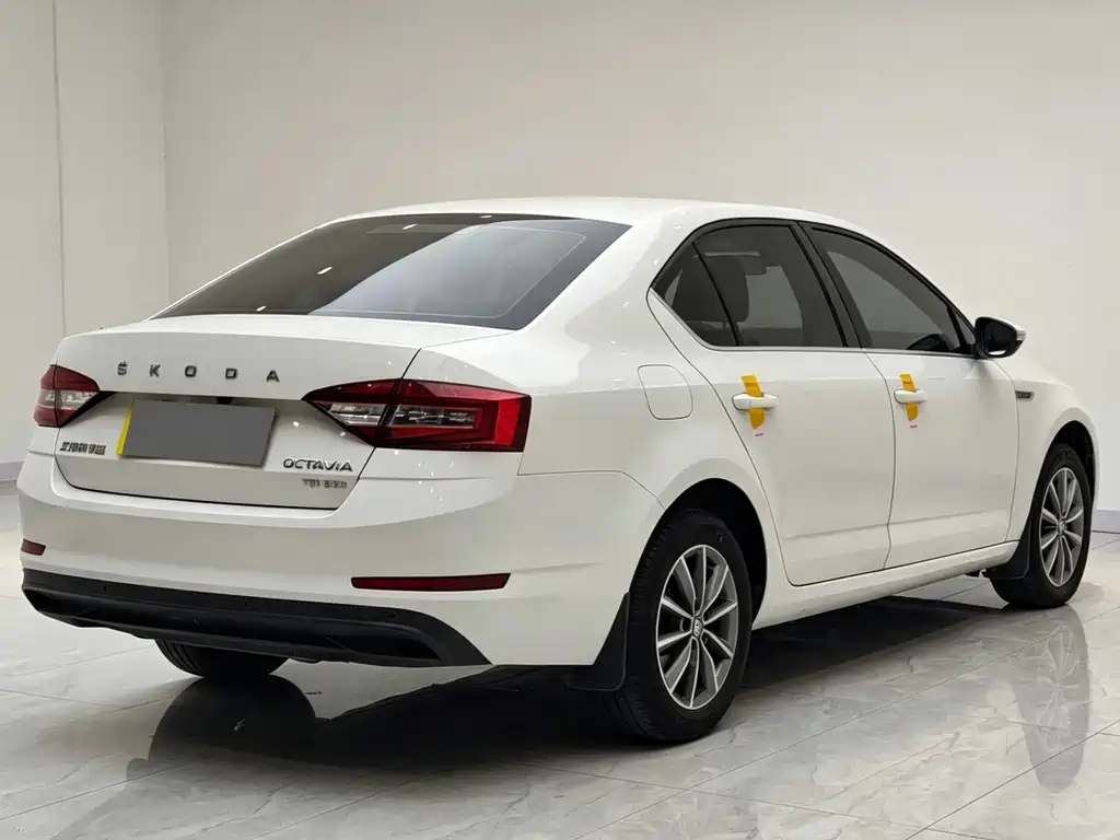 Skoda Octavia — фото 5