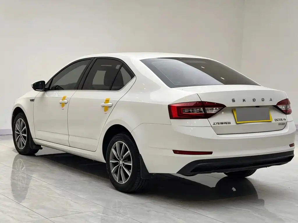 Skoda Octavia — фото 7