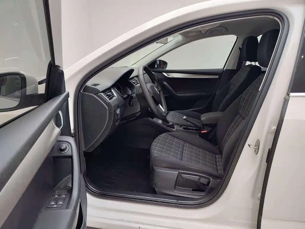 Skoda Octavia — фото 8