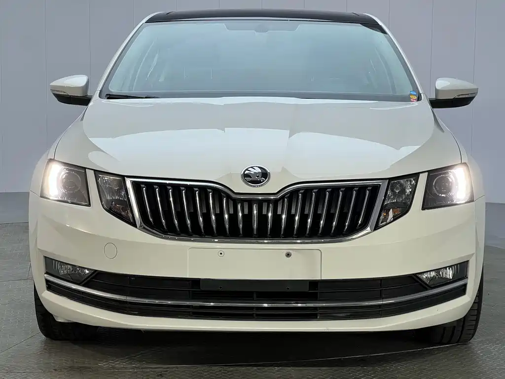 Skoda Octavia — фото 2