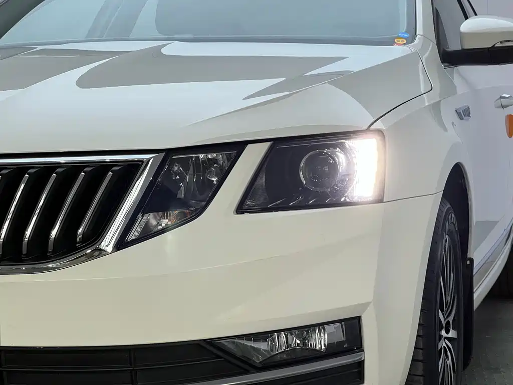 Skoda Octavia — фото 4