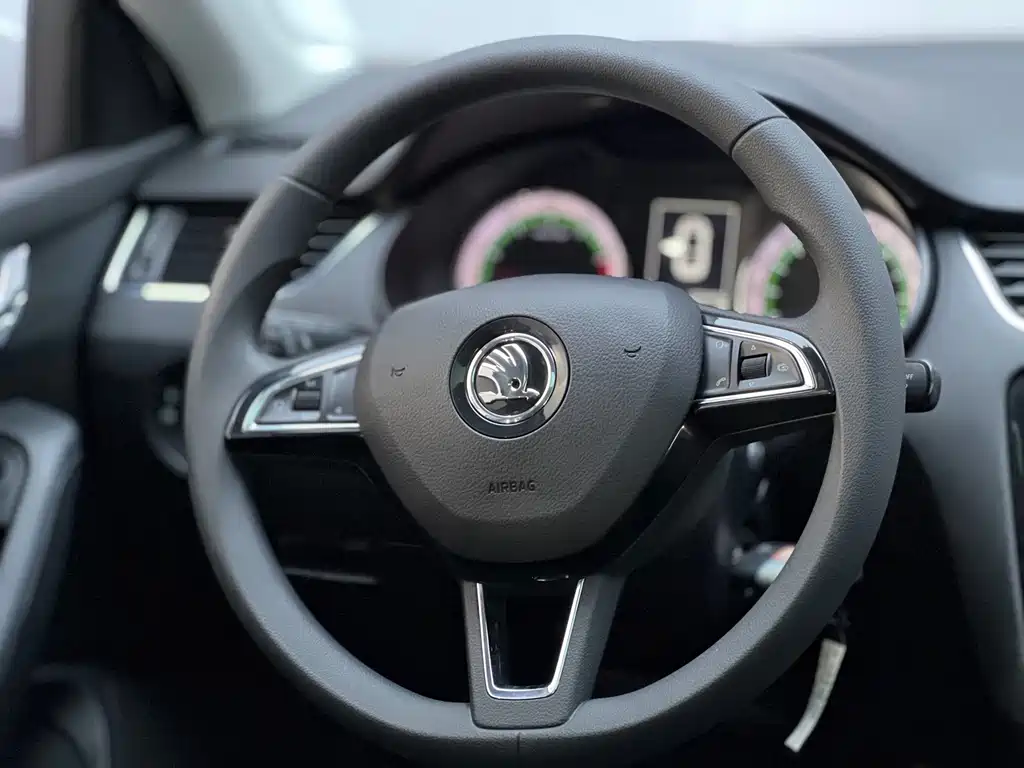 Skoda Octavia — фото 7
