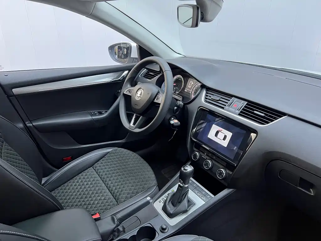 Skoda Octavia — фото 9