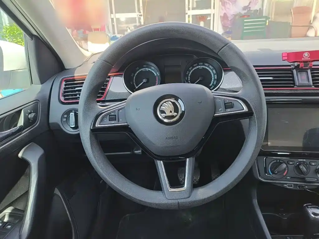 Skoda Rapid Spaceback — фото 11