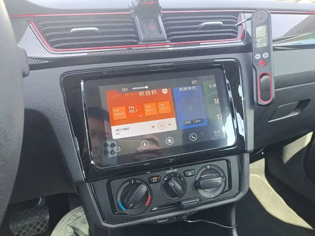Skoda Rapid Spaceback — фото 13