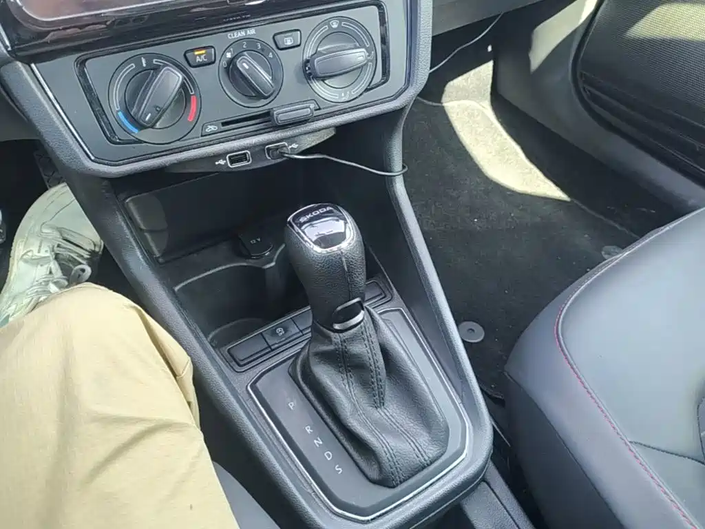 Skoda Rapid Spaceback — фото 14