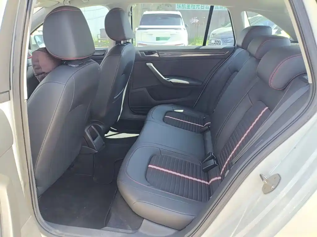 Skoda Rapid Spaceback — фото 17