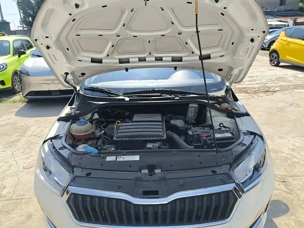 Skoda Rapid Spaceback — фото 20