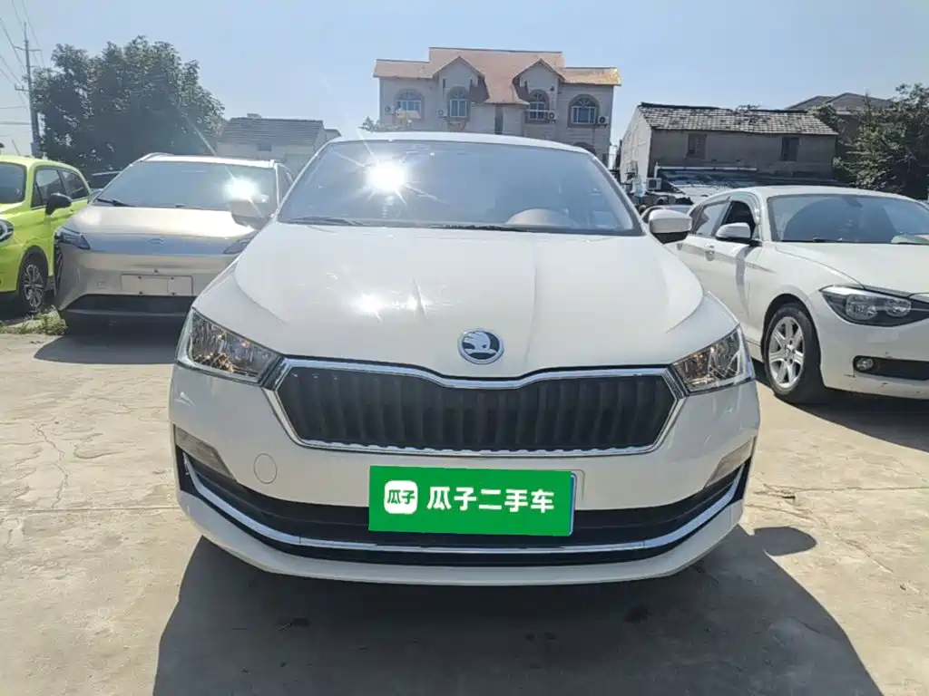 Skoda Rapid Spaceback — фото 3