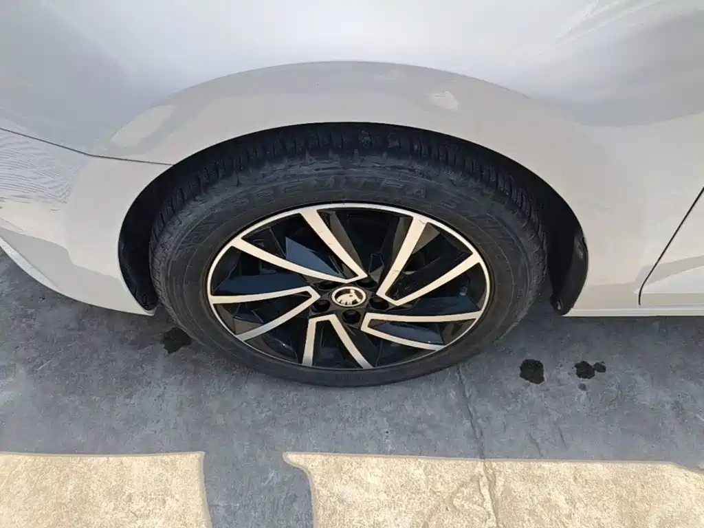 Skoda Rapid Spaceback — фото 23