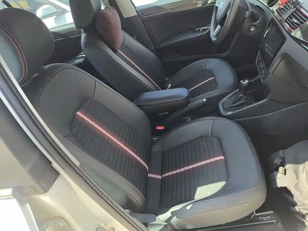 Skoda Rapid Spaceback — фото 25