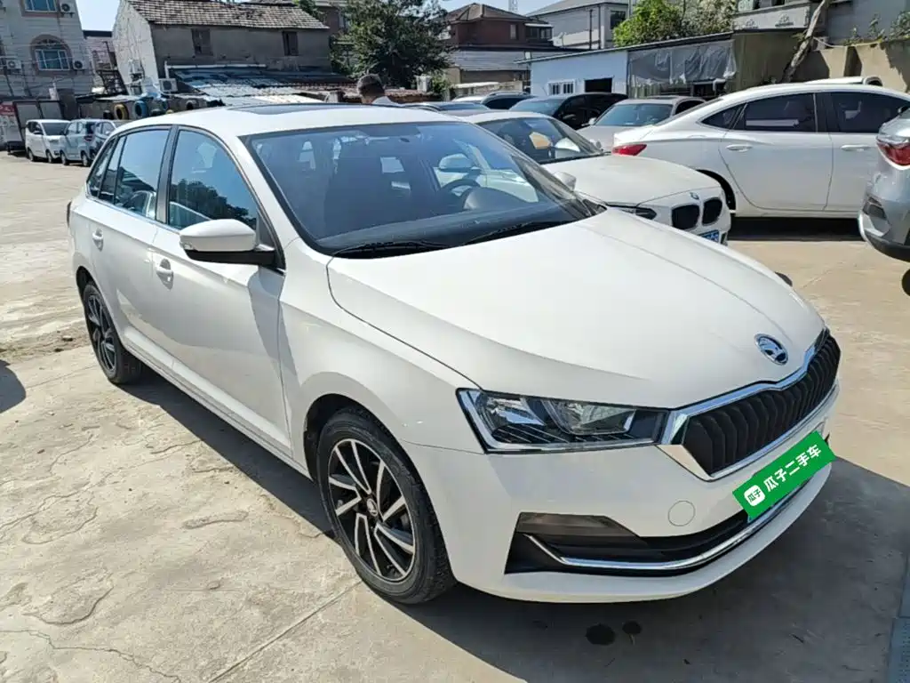 Skoda Rapid Spaceback — фото 4