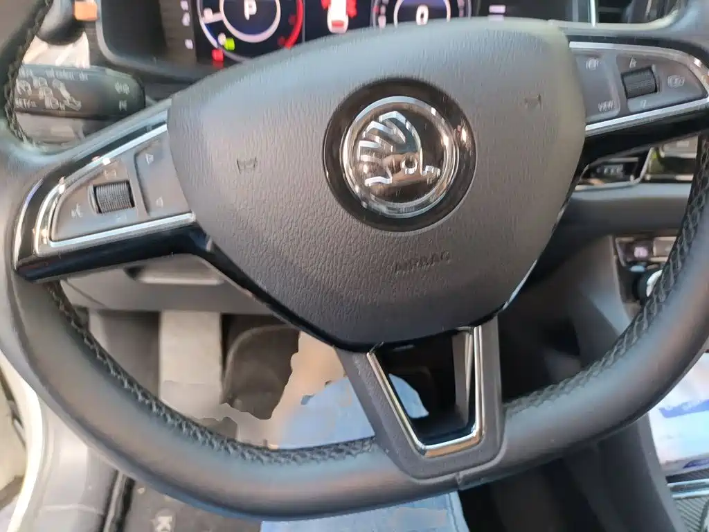 Skoda Kodiaq — фото 11