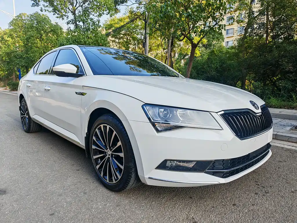 Skoda Superb — фото 3