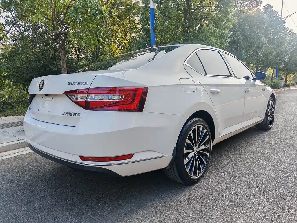 Skoda Superb — фото 5