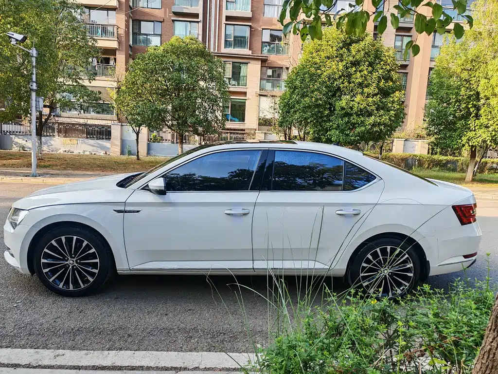 Skoda Superb — фото 7