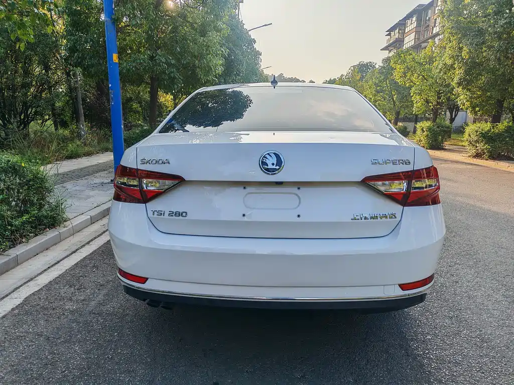 Skoda Superb — фото 9