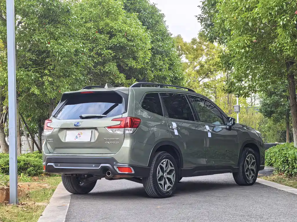 Subaru Forester — фото 9