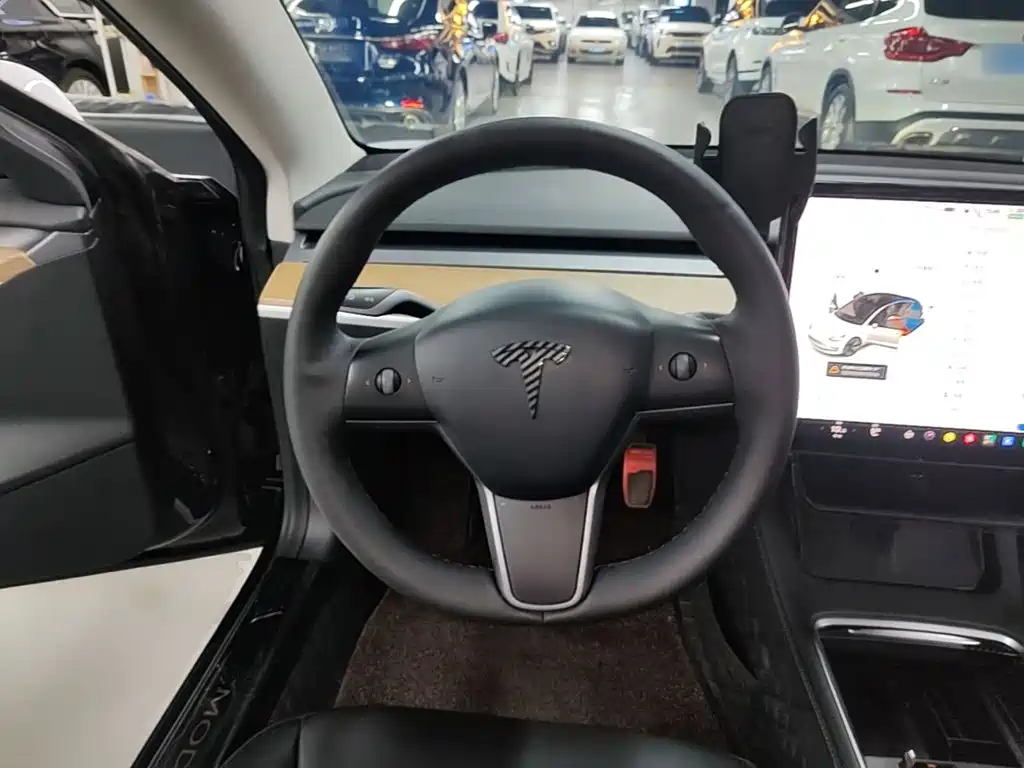 Tesla Model 3 — фото 11