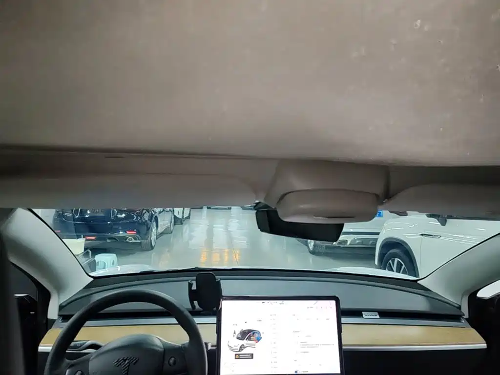 Tesla Model 3 — фото 18