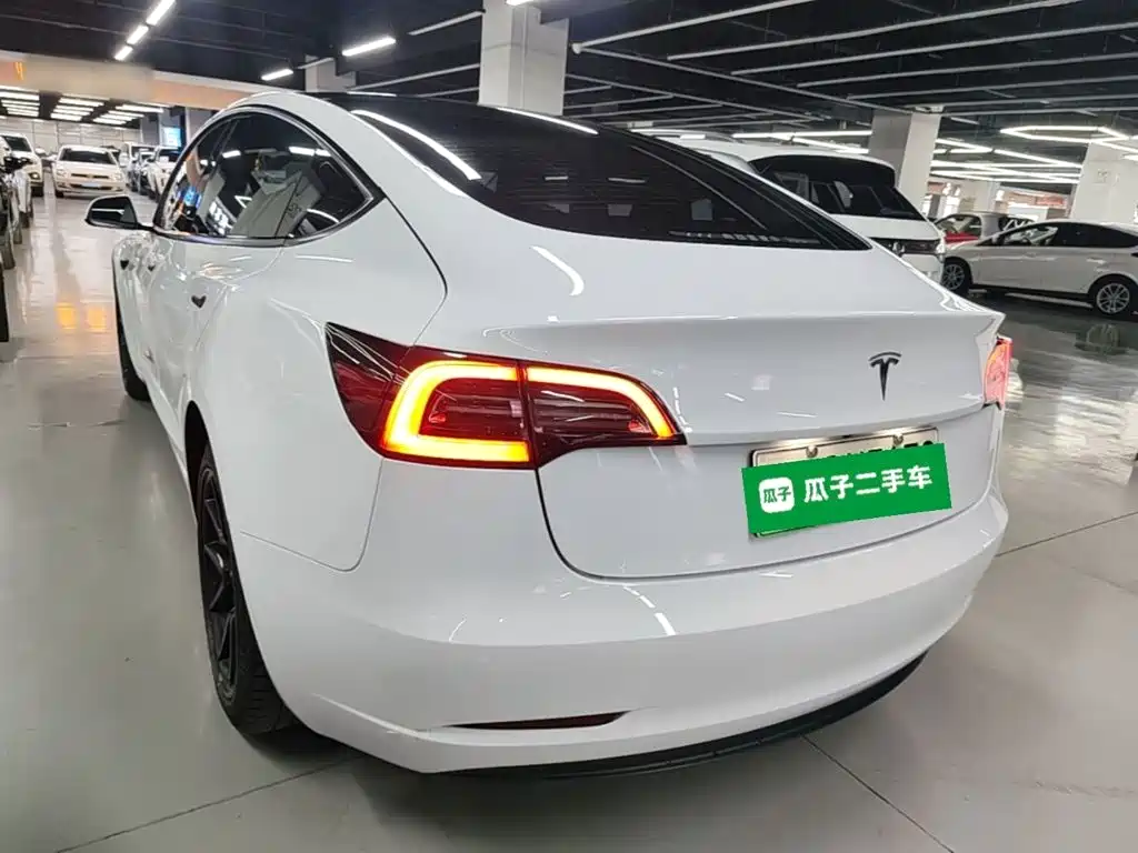 Tesla Model 3 — фото 5