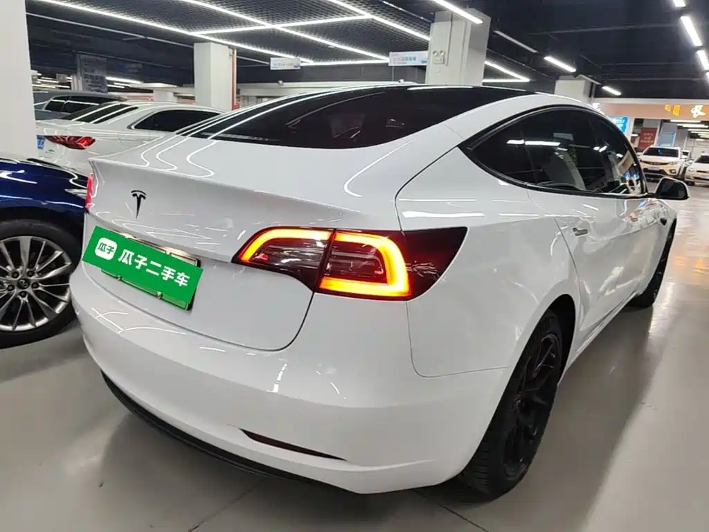 Tesla Model 3 — фото 7
