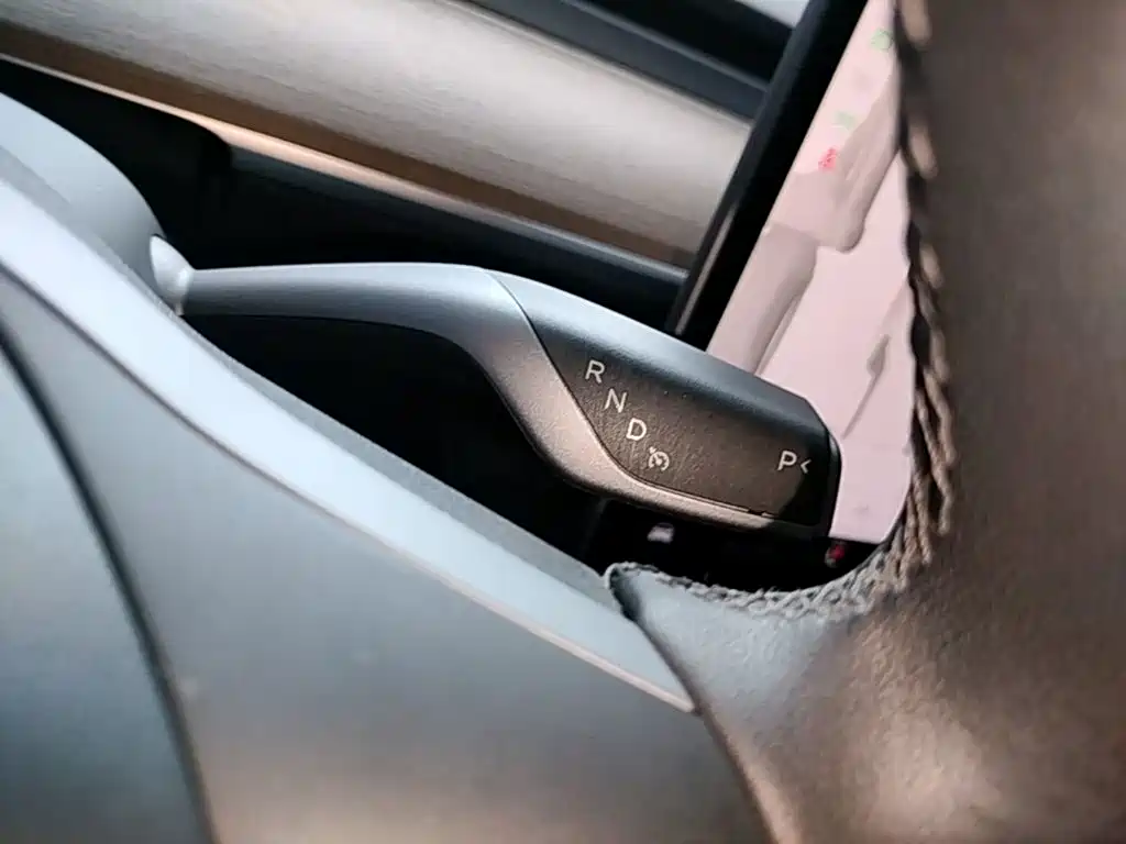 Tesla Model Y — фото 19