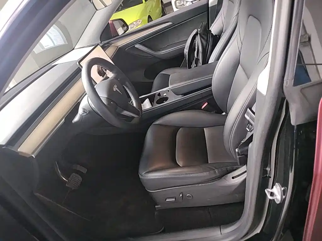 Tesla Model Y — фото 20