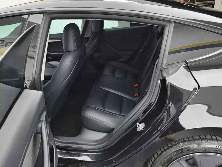 Tesla Model 3 — фото 11