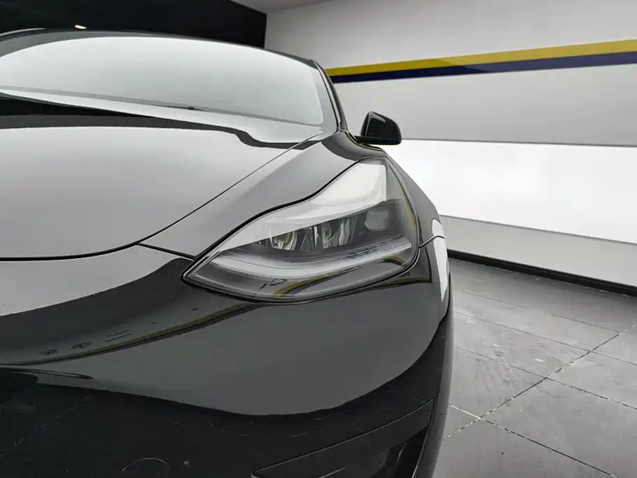 Tesla Model 3 — фото 5