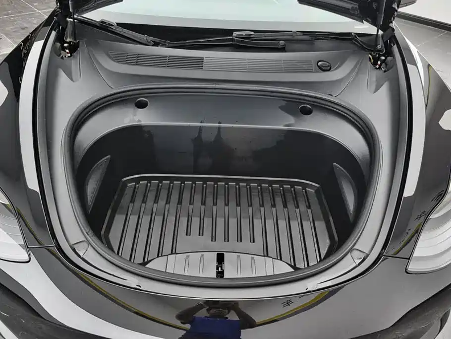 Tesla Model 3 — фото 10