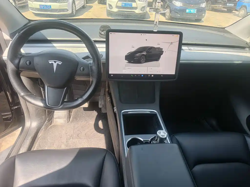Tesla Model Y — фото 6