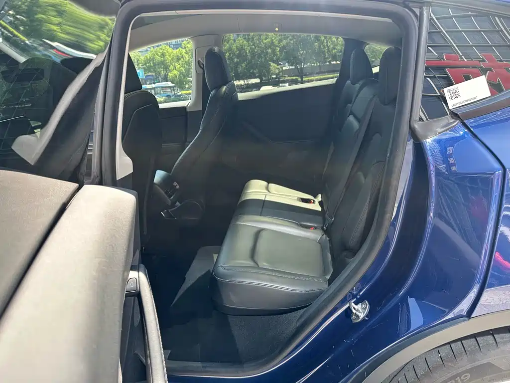 Tesla Model Y — фото 20