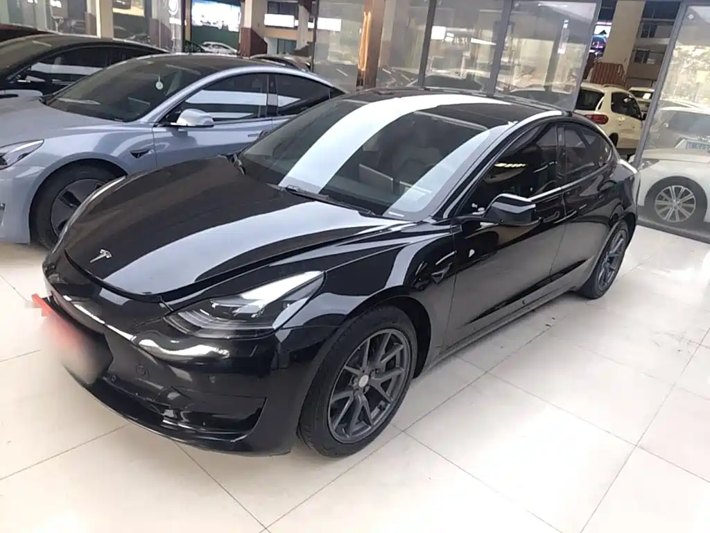 Tesla Model 3 — фото 2