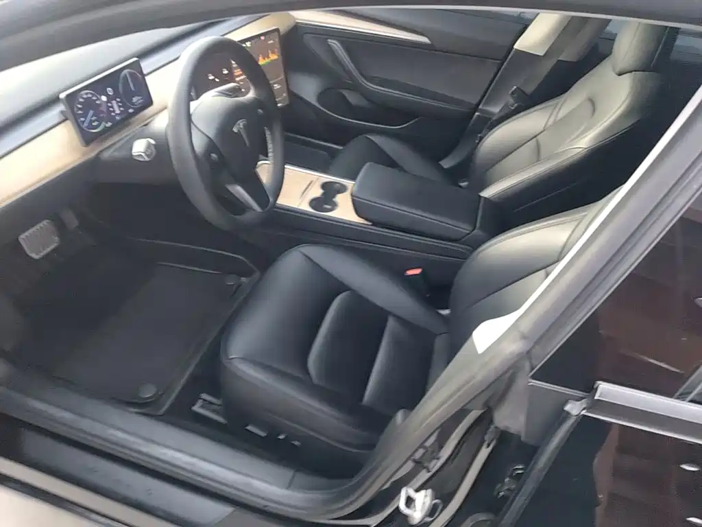 Tesla Model 3 — фото 11