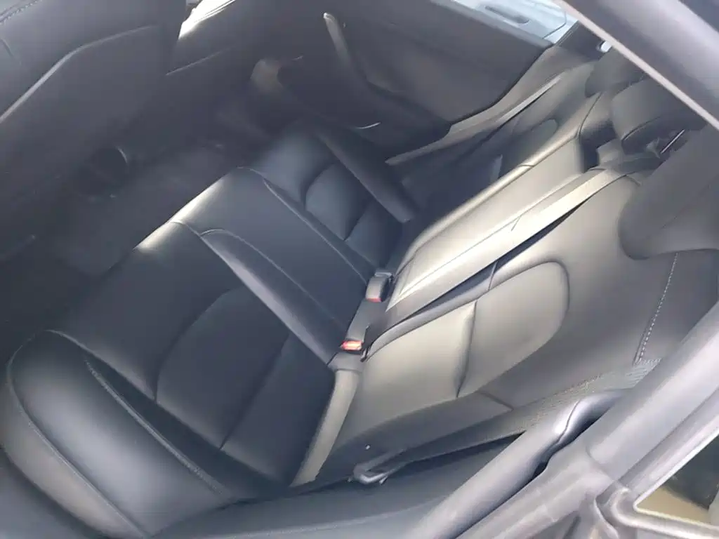 Tesla Model 3 — фото 13