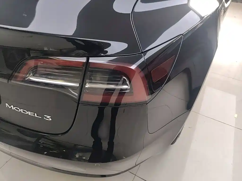 Tesla Model 3 — фото 24