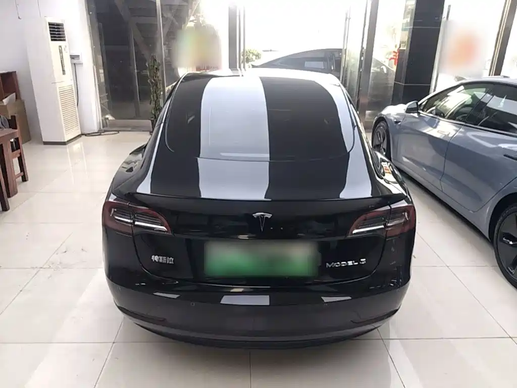 Tesla Model 3 — фото 4