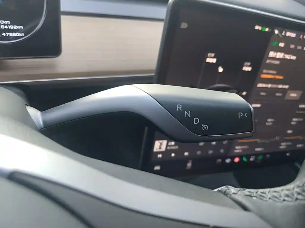 Tesla Model 3 — фото 10