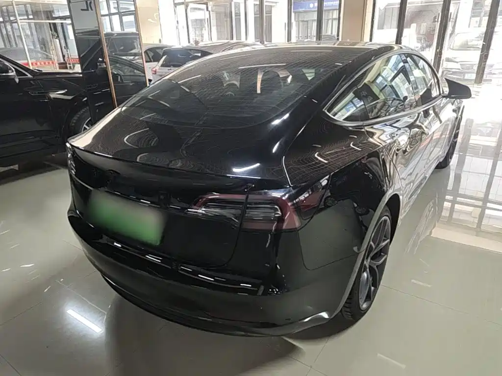 Tesla Model 3 — фото 7
